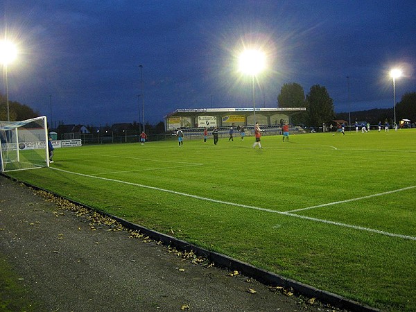 Sportplatz an der B80 - Seegebiet Mansfelder Land-Lüttchendorf
