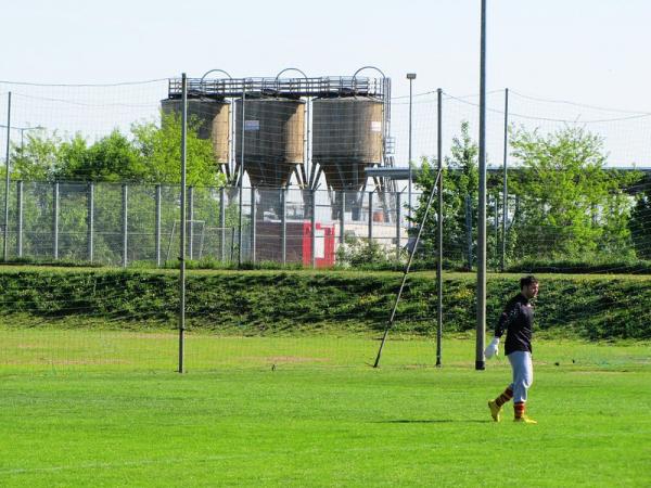 Walter-Lutze-Stadion Nebenplatz - Schkeuditz