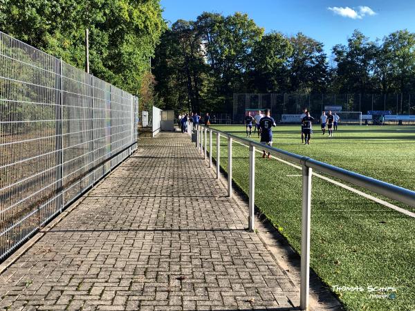 Stadion in der Schelmenhecke Nebenplatz - Hatzenbühl 