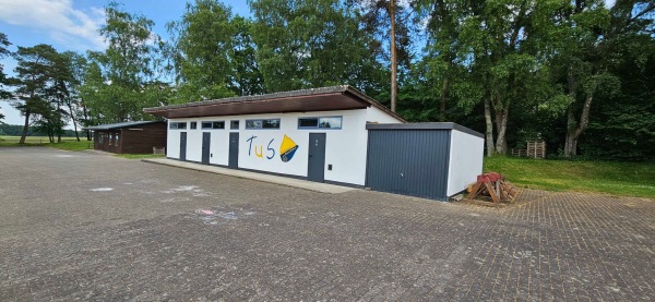 Sportplatz Auf der Höhe - Irmenach-Auf der Höhe