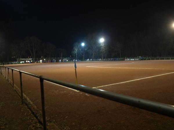 Bezirkssportanlage B8/Emsstraße - Duisburg-Fahrn