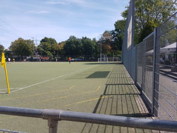 Sportplatz Ost - Hilden