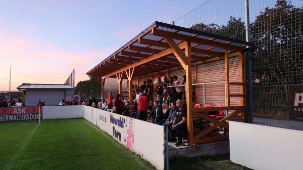 Sportplatz Oberwaltersdorf - Oberwaltersdorf