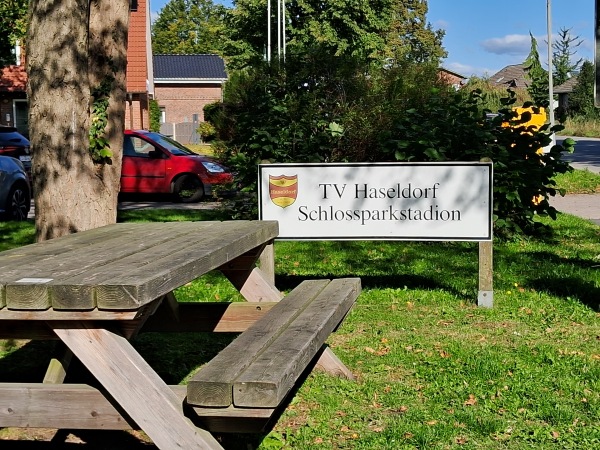 Schloßparkstadion - Haseldorf
