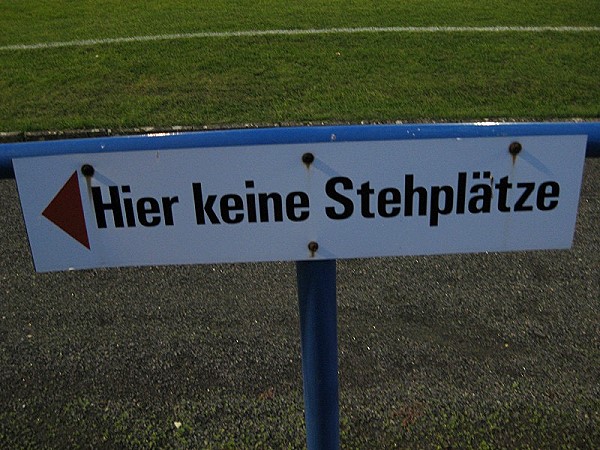 Sportplatz an der B80 - Seegebiet Mansfelder Land-Lüttchendorf