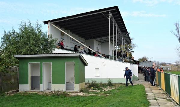 Futbalový štadión TJ Horné Saliby - Horné Saliby