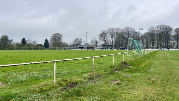 Sportanlage Drei Tannen B-Platz - Hohenwestedt