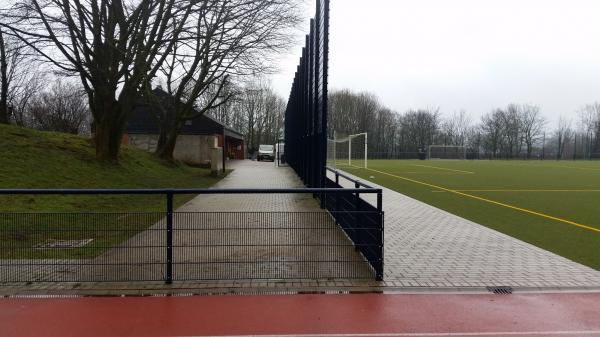Sportplatz Bornbacher Weg - Remscheid-Bergisch Born