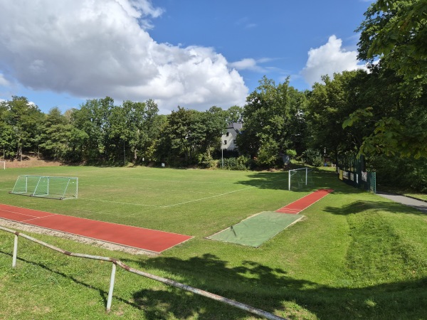 Sportplatz an der B175 - Langenbernsdorf