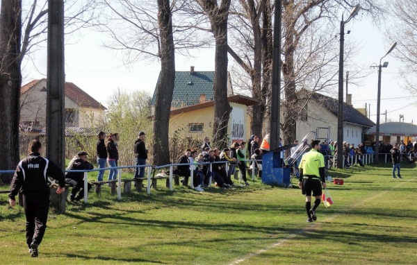 Péri focipálya - Pér