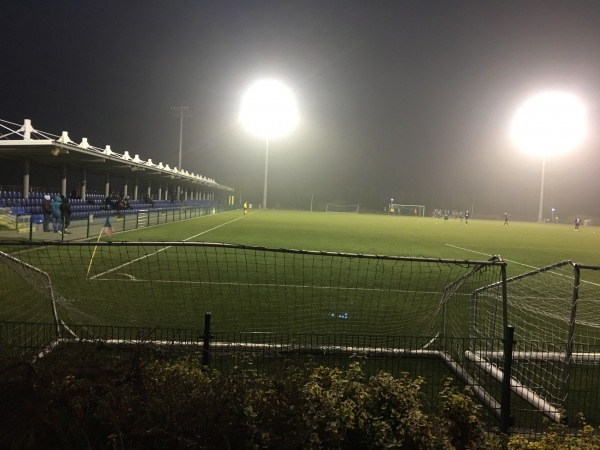 Stadion im. CS w Byczynie obok - Byczyna