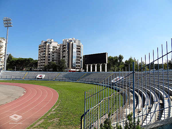 Stadiumi Kombëtar Qemal Stafa - Tiranë (Tirana)