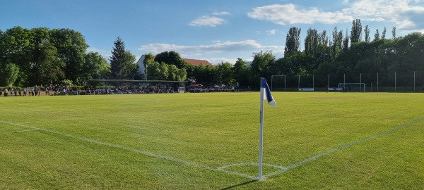 Alfred-Just-Stadion - Dachwig