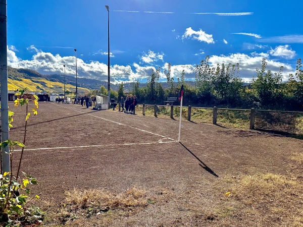 Sportplatz an der B53 - Trittenheim