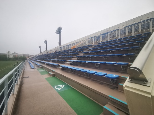 Tsurumi Ryokuchi Stadium - Ōsaka