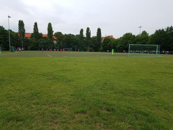 Friedrich-Ebert-Stadion Nebenplatz 2 - Berlin-Tempelhof