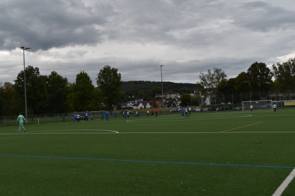 Roquemaure-Stadion Nebenplatz 1 - Ehringshausen