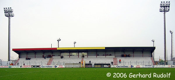 Alter Zustand (vor dem Abriss der Tribüne)