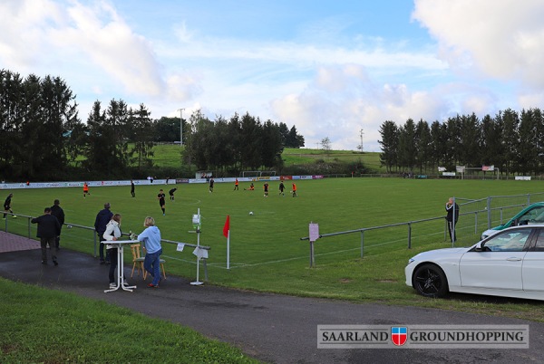 Sportplatz am Wieselborner Hof - Knopp-Labach