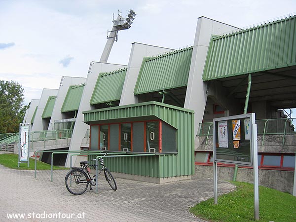 Rudolf-Tonn-Stadion - Schwechat