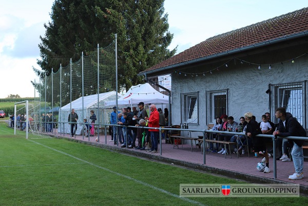 Sportplatz am Wieselborner Hof - Knopp-Labach