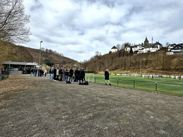 Wiesengrund-Stadion - Meschede-Grevenstein