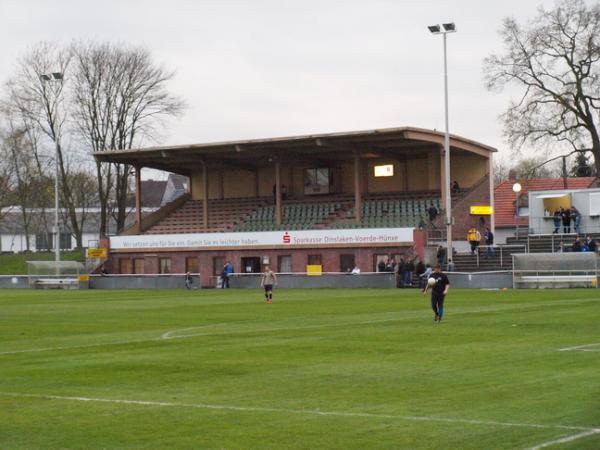 Dorotheen-Kampfbahn der Bezirkssportanlage Lohberg - Dinslaken-Lohberg