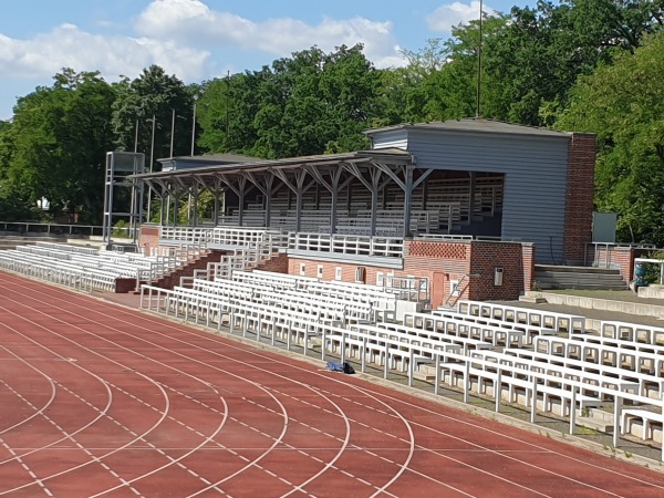 Stadion im Sportpark Luftschiffhafen - Potsdam