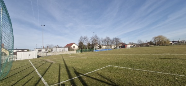 Stadion w Starych Oborzyskach obok - Stare Oborzyska