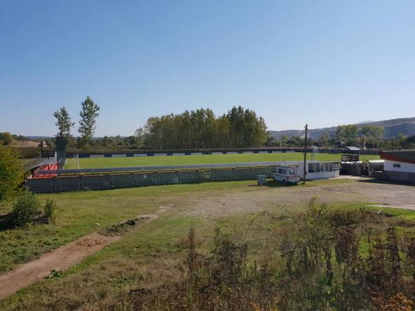 Stadion Kariana - Erden