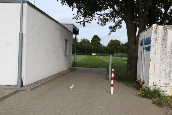 Sportplatz an der B57 - Linnich-Gereonsweiler