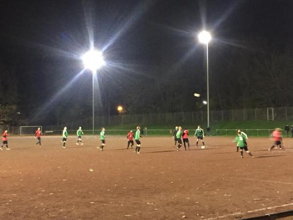 Sportplatz an der Autobahn - Köln-Rodenkirchen