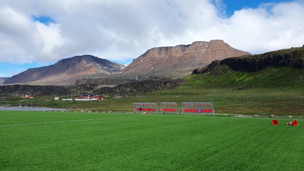 Qeqertarsuaq Stadion - Qeqertarsuaq