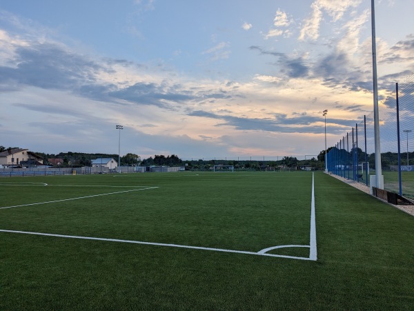 Stadion Miejski w Bytomiu Odrzańskim boisko obok - Bytom Odrzański 