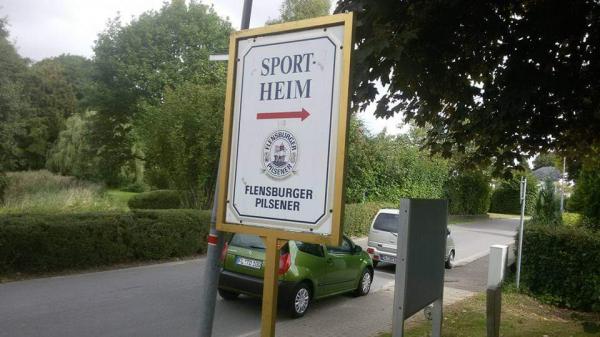 Sportplatz an der Schule - Steinbergkirche