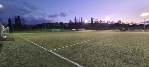 Zespół Szkół im. Józefa Warszewicza w Prószkowie Boisko obok - Prószków