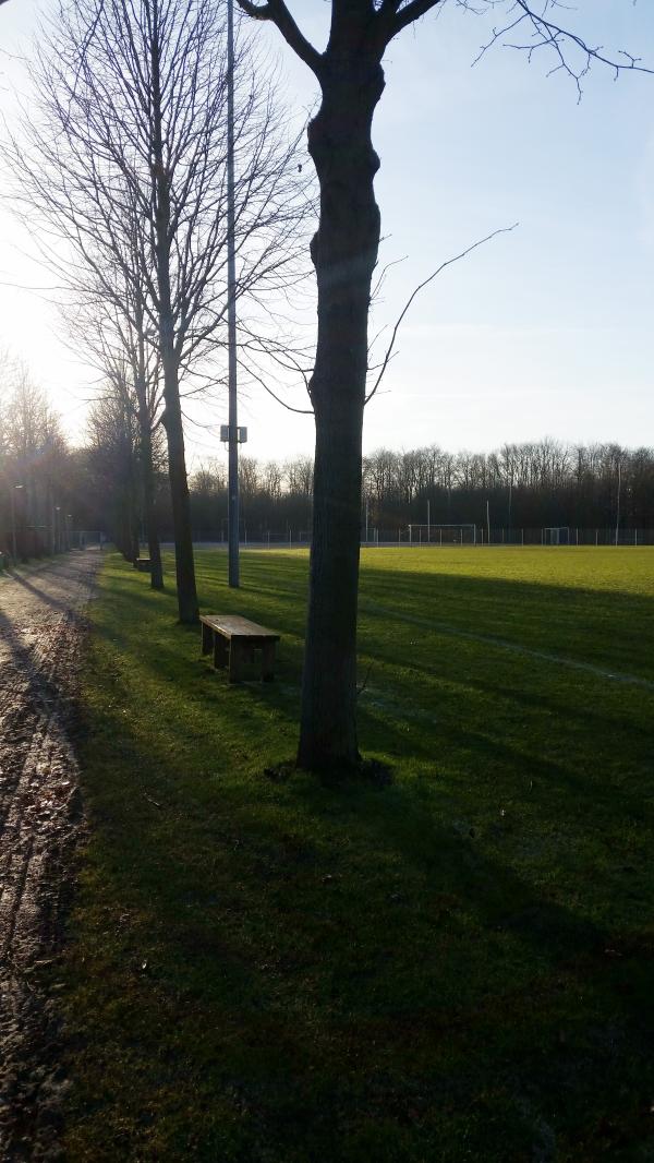 Flesnburger Stadion Platz hinter der Tribüne - Flensburg