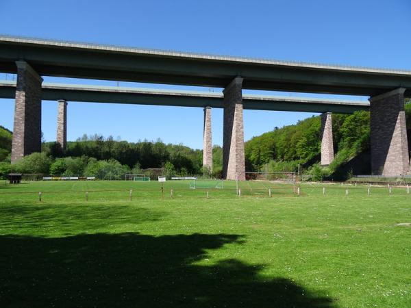 Sportplatz unter der Werratalbrücke - Hannoversch Münden-Laubach