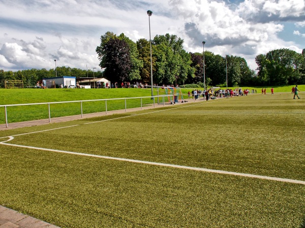 Volksparkstadion Nebenplatz 1 - Duisburg-Rheinhausen