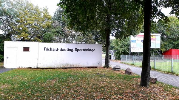 Richard-Basting-Sportanlage Platz 2 - Hochheim/Main