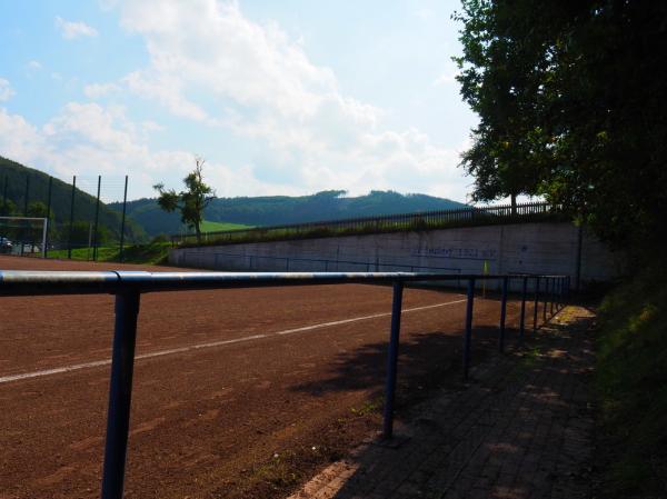 Sportplatz an der Turnhalle - Sundern/Sauerland-Endorf