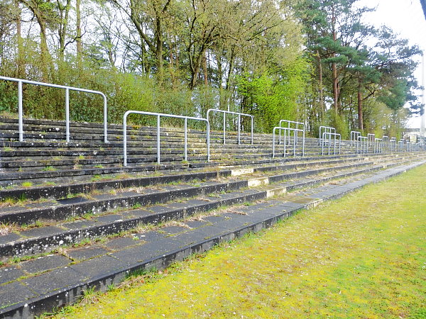 Hermann-Löns-Stadion - Paderborn-Schloß Neuhaus