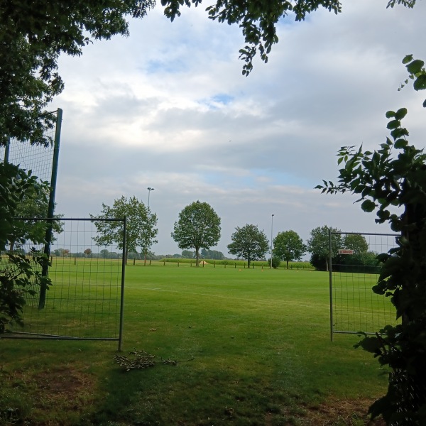 Rhein-Lander-Stadion Nebenplatz - Rees-Bienen