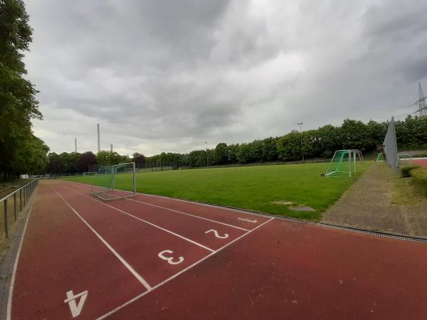 Sportplatz an der B10 - Deizisau