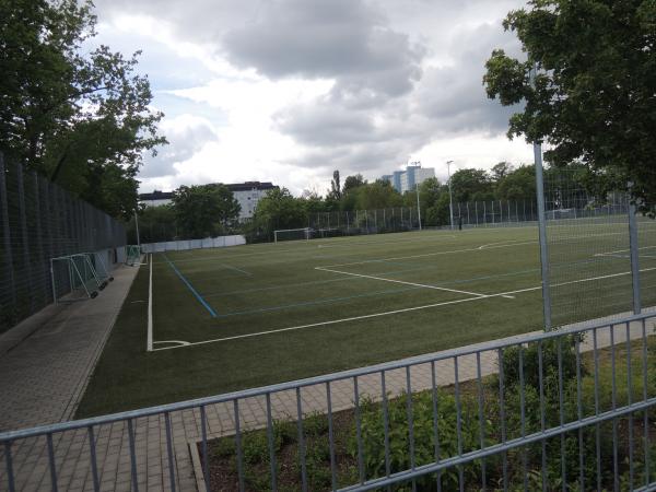 Stadion am Brentanobad Nebenplatz 2 - Frankfurt/Main-Rödelheim