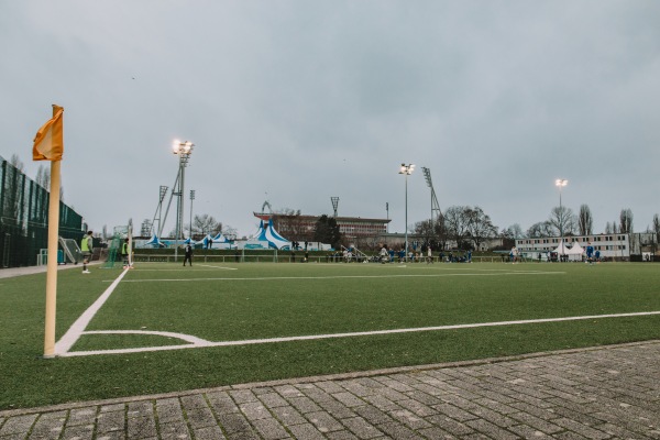 Friedrich-Ludwig-Jahn-Sportpark Platz 3 - Berlin-Prenzlauer Berg