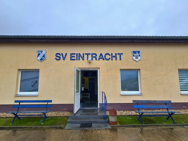 Sportplatz an der B80 2 - Seegebiet Mansfelder Land-Lüttchendorf