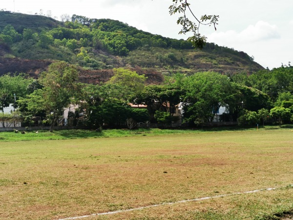IE Politécnico Municipal de Cali Campo 1 - Cali