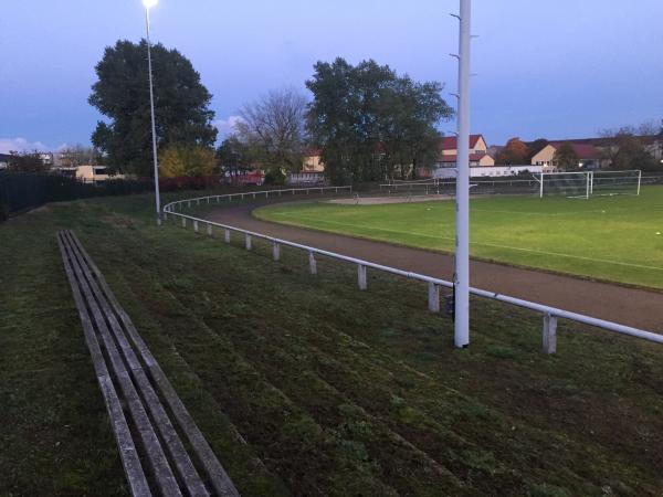 Aufbau-Sportplatz - Eisenhüttenstadt
