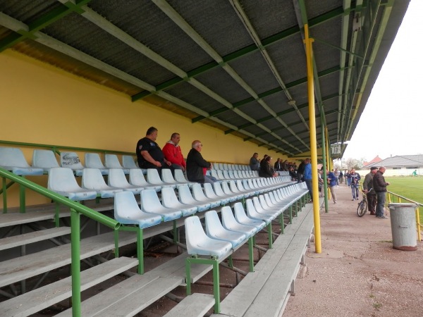 Futbalové ihrisko Topoľníky - Topoľníky